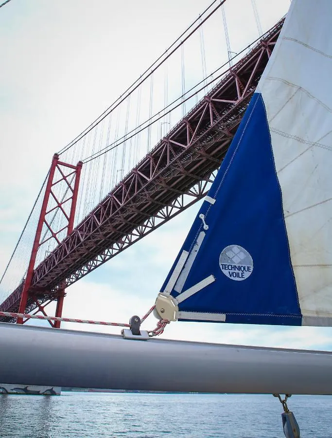 Stay In A Boat - Lisboa