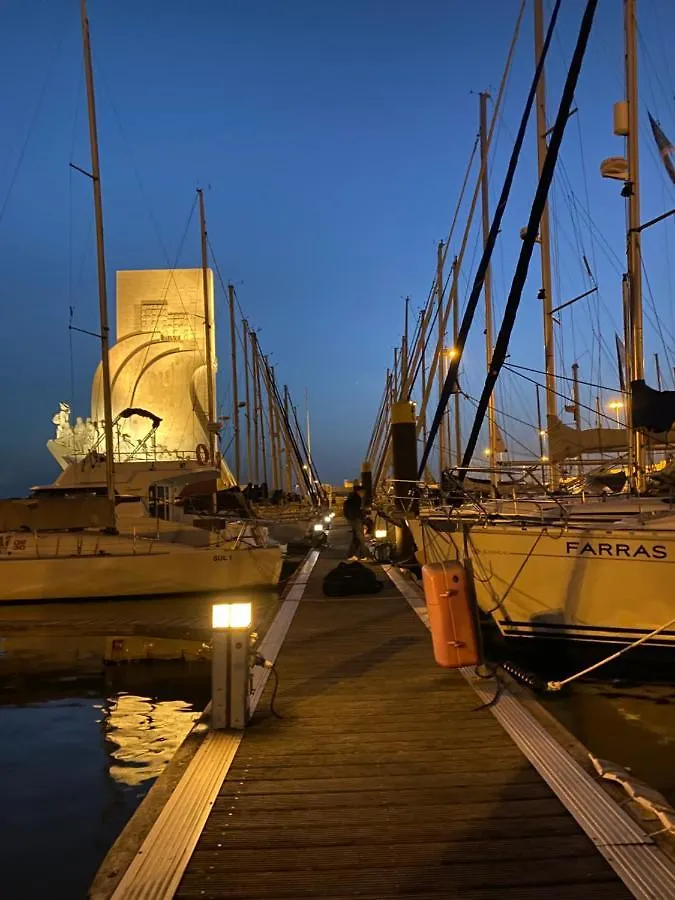 Stay In A Boat - Lisboa Båthotell