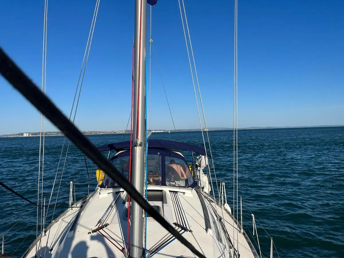 Båthotell Stay In A Boat - Lisboa Portugal